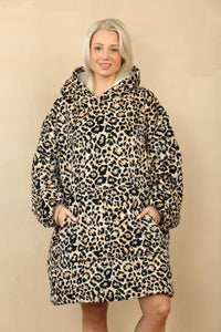 OVERSIZED WEARABLE BLANKET HOODIE WITH ANIMAL PRINT